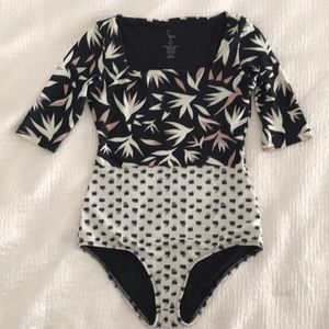 Seea short-sleeved swimsuit/surf suit